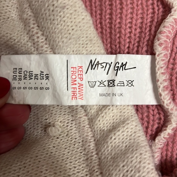 Nasty Gal size small pink and white Polk a dot outfit. Made of knitted material. - Picture 4 of 9